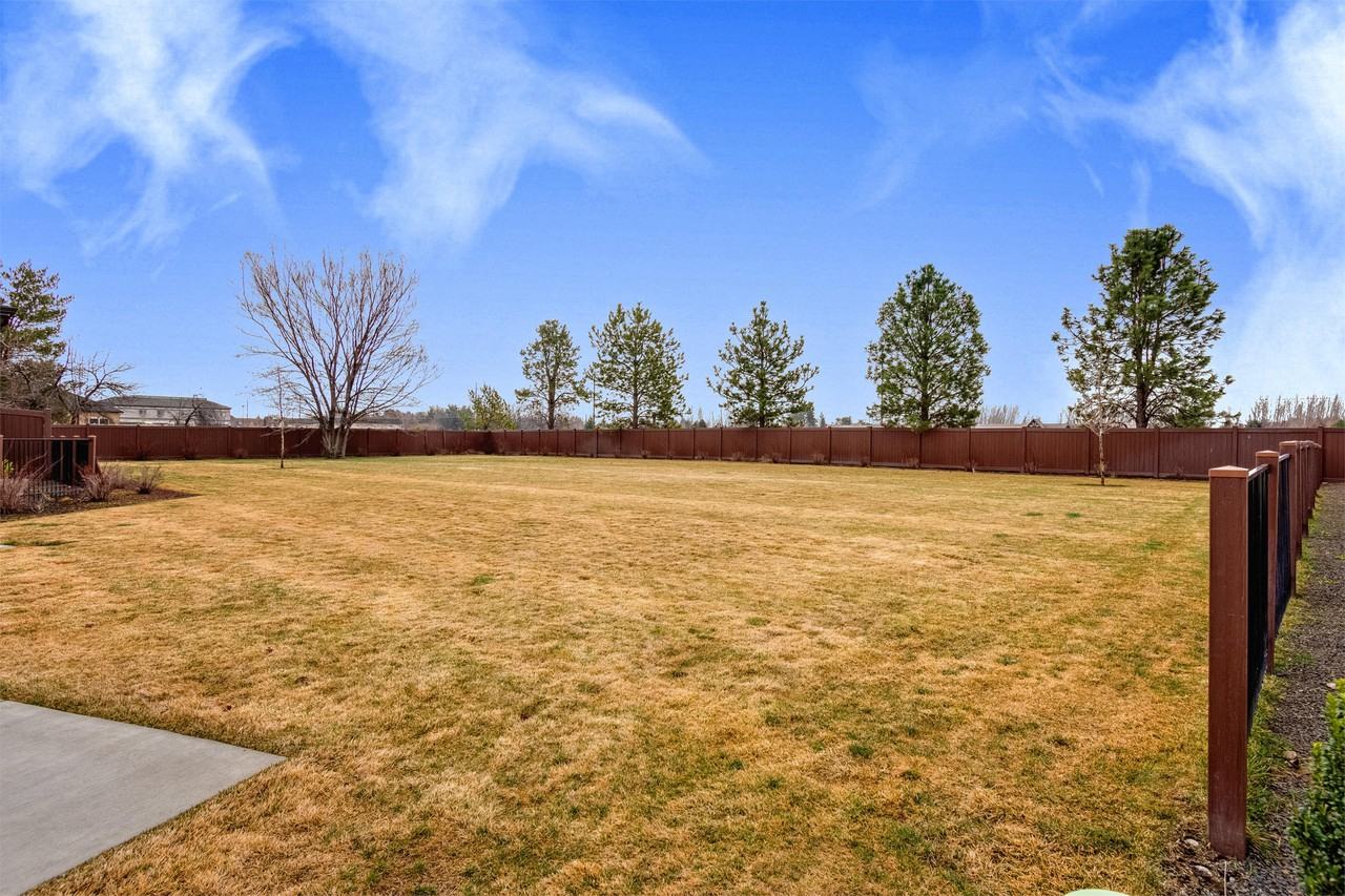 3851 W Crossley Dr #1 - Photo 2 of 29