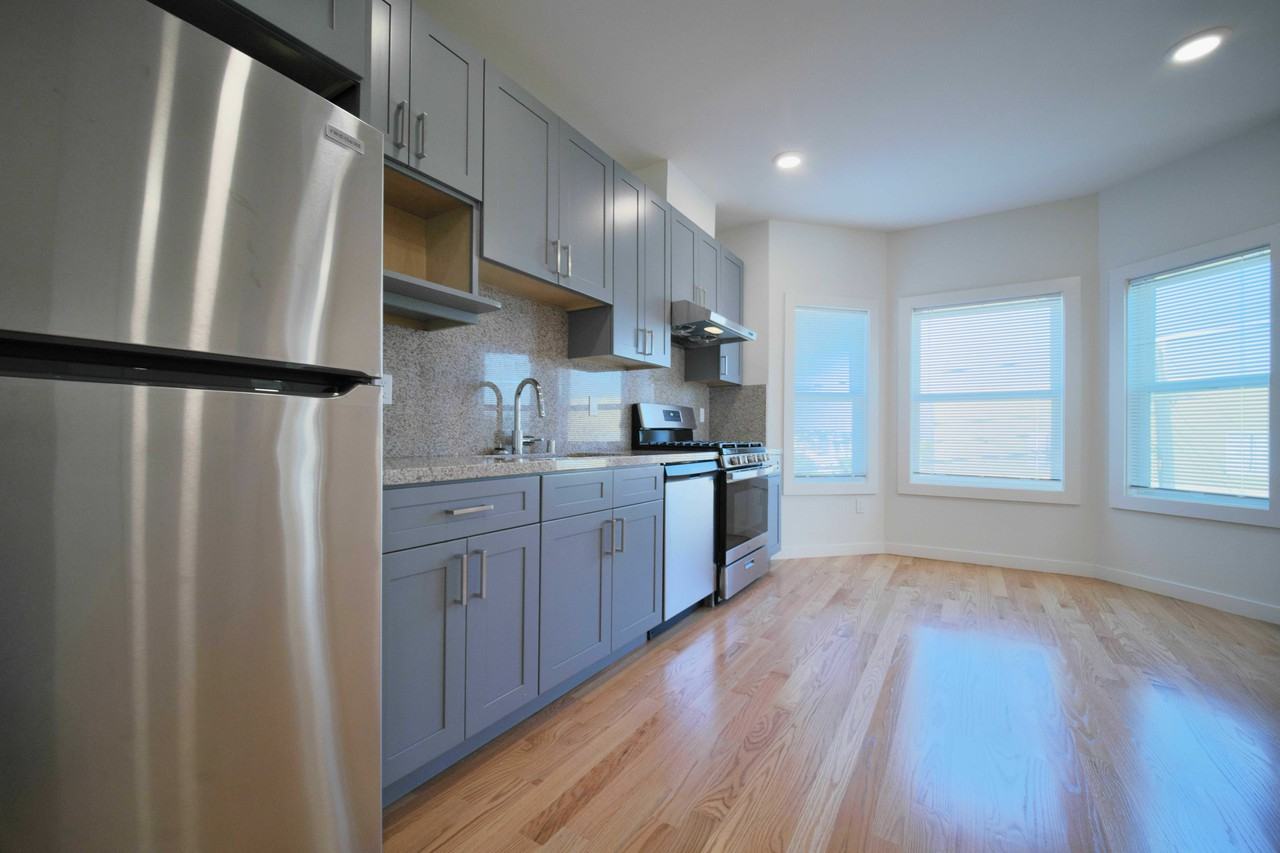 6002 Mission St - Photo 2 of 12