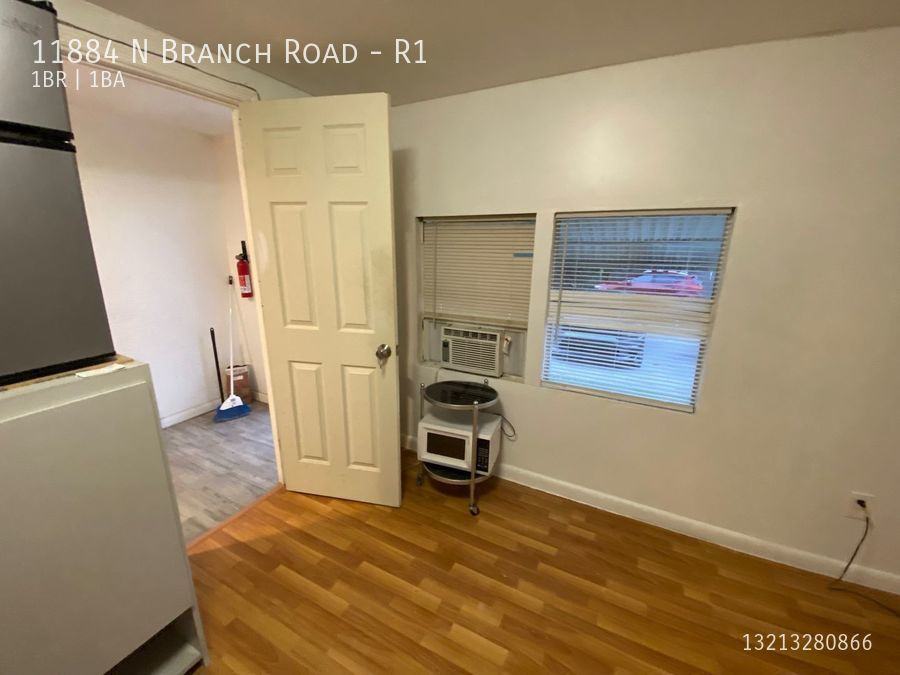 11884 N Branch Rd #R1 - Photo 3 of 30