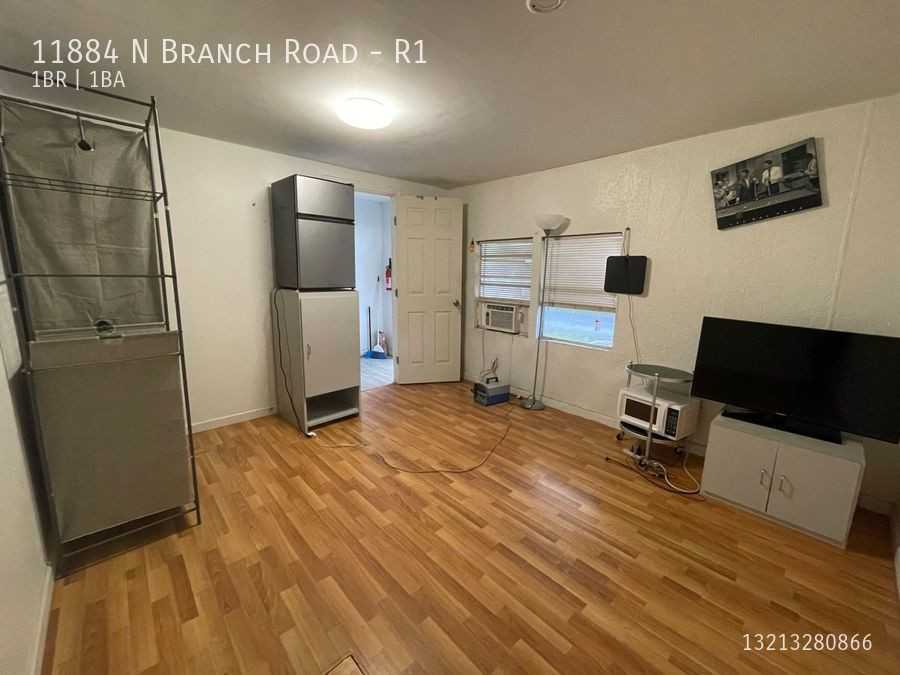 11884 N Branch Rd #R1 - Photo 5 of 30