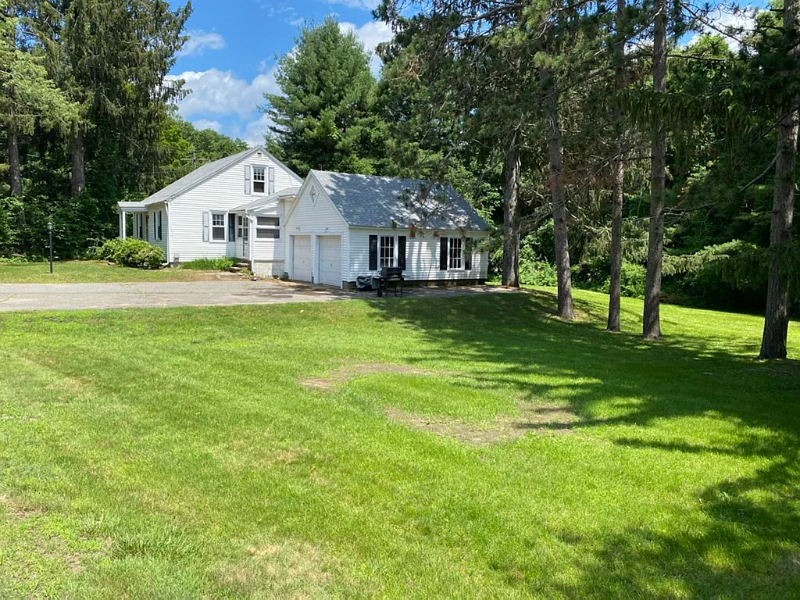 1288 Federal St - Photo 3 of 18