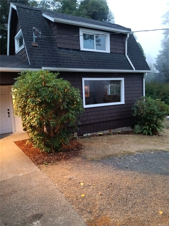 1421 Clinton St - Photo 2 of 19