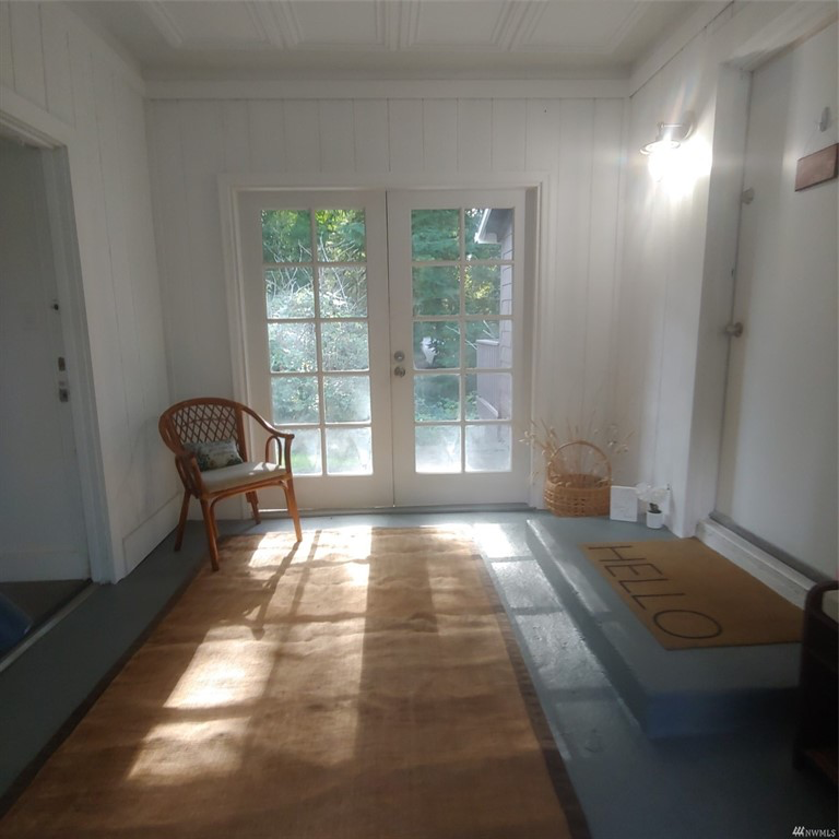 1421 Clinton St - Photo 4 of 19