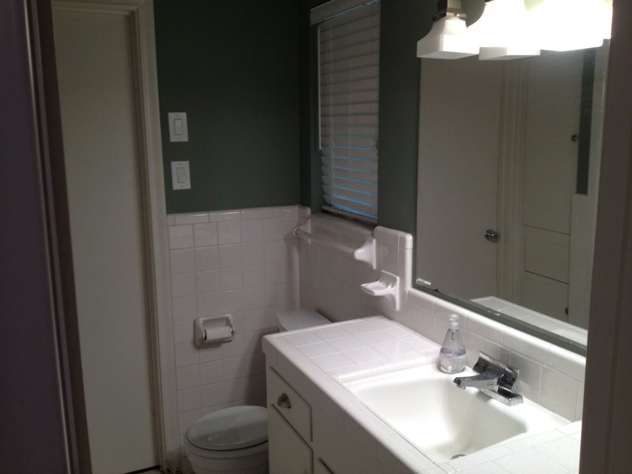 826 Sylvania Dr - Photo 2 of 47