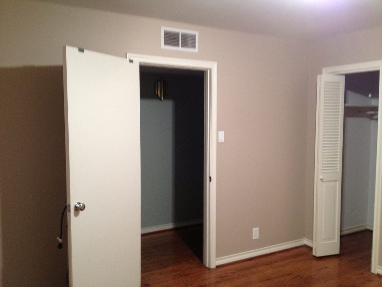 826 Sylvania Dr - Photo 3 of 47