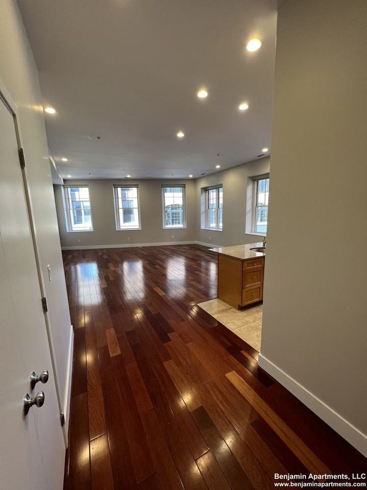 520 Harrison Ave Unit 902g #902G