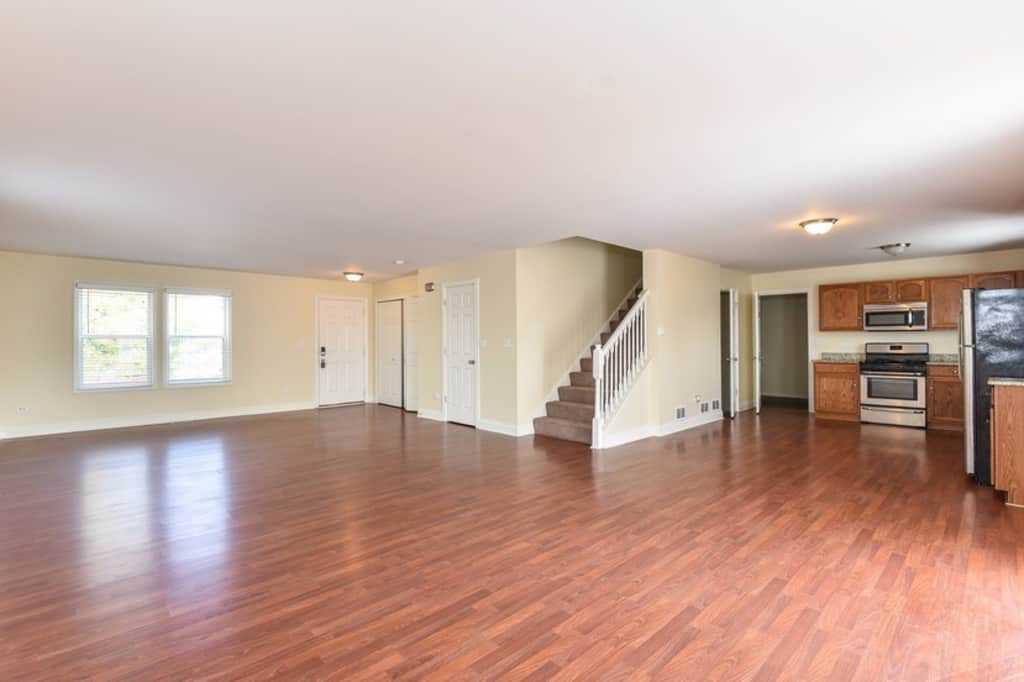 1717 Stonegate Dr - Photo 2 of 13