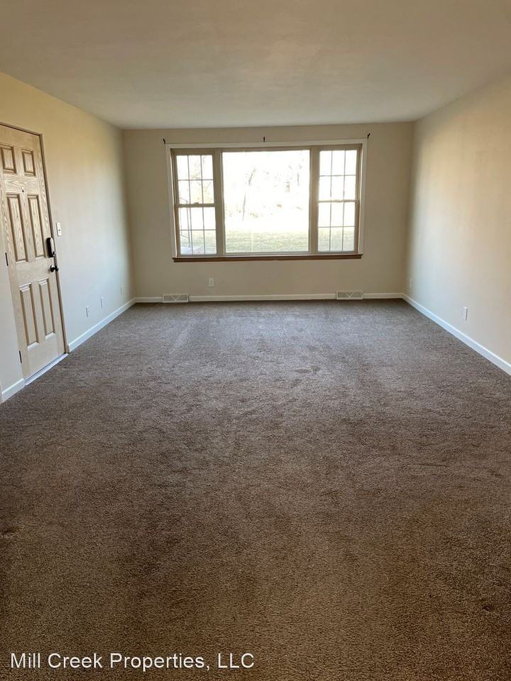 2005,2007 Kennedy Dr - Photo 3 of 11