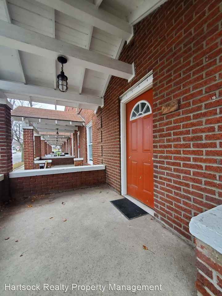 500 W. Elm St - Photo 2 of 12