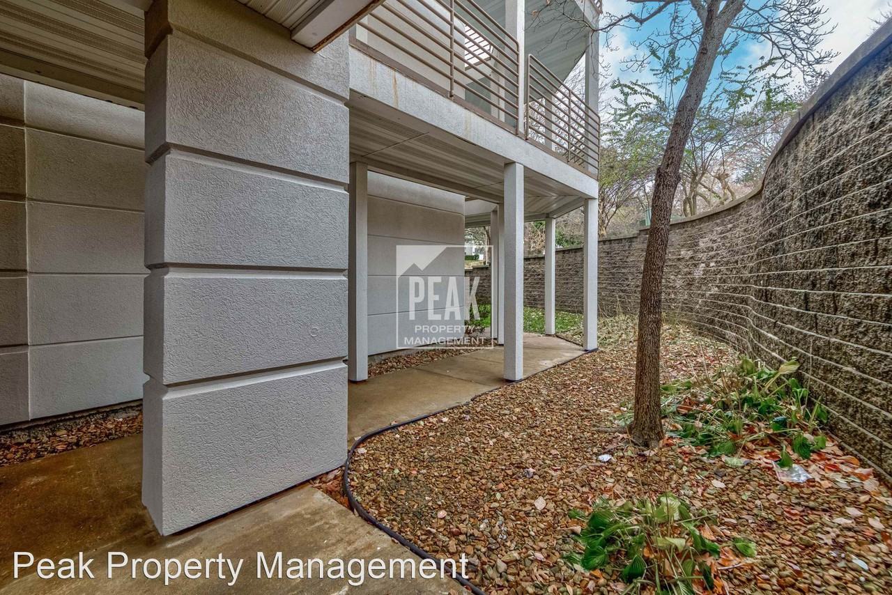 106 Oxford Dr #4 - Photo 3 of 21