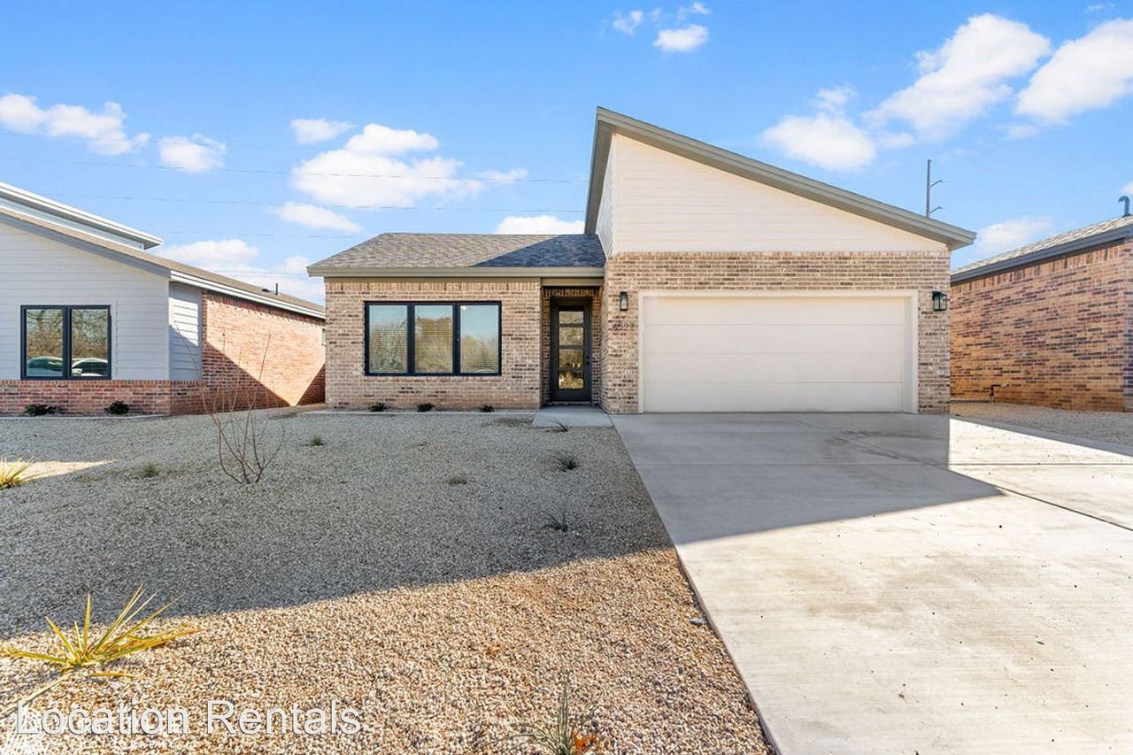 4527 22nd Pl - Photo 3 of 31