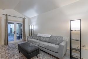 featured image of 543 Foam St