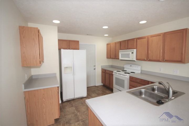 1227 34th Ave Sw - Photo 2 of 10