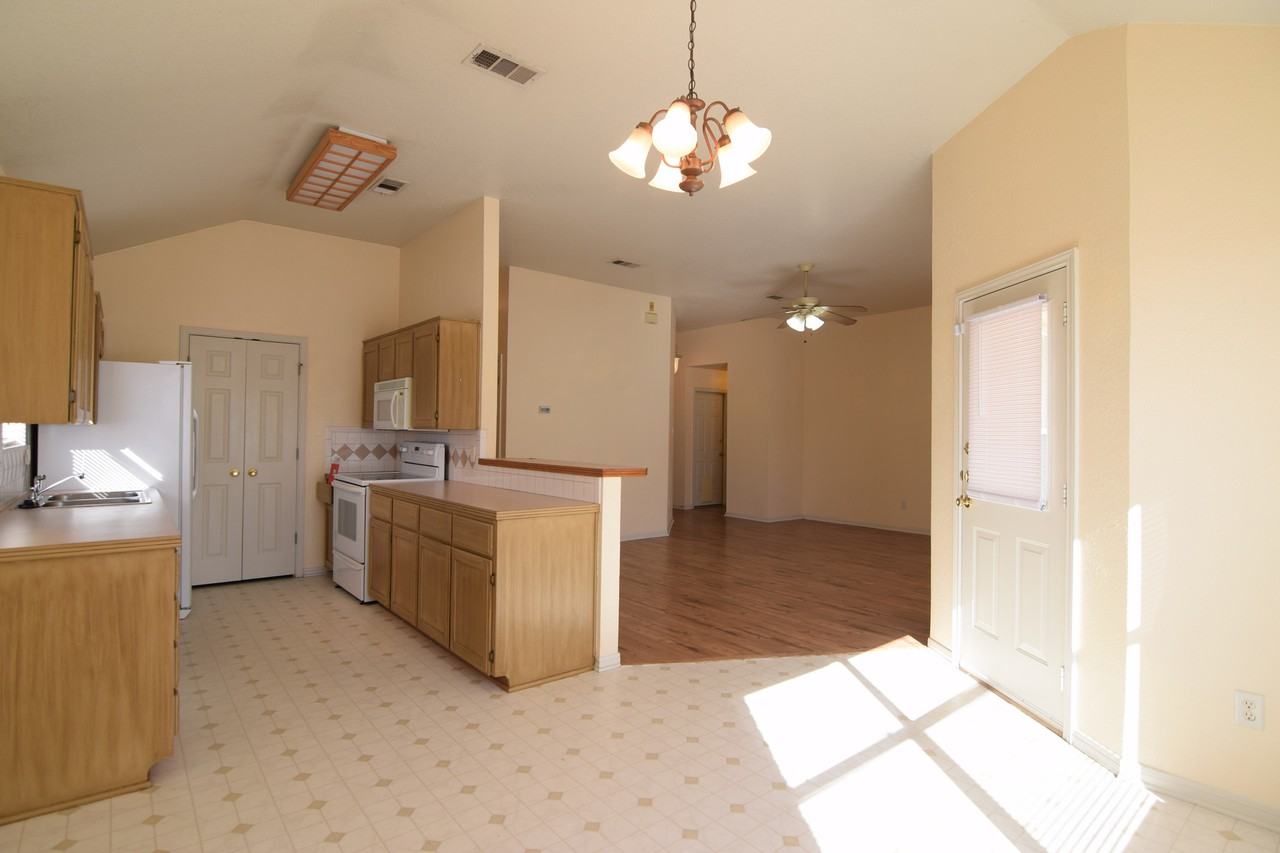 4041 Wells Dr - Photo 4 of 17