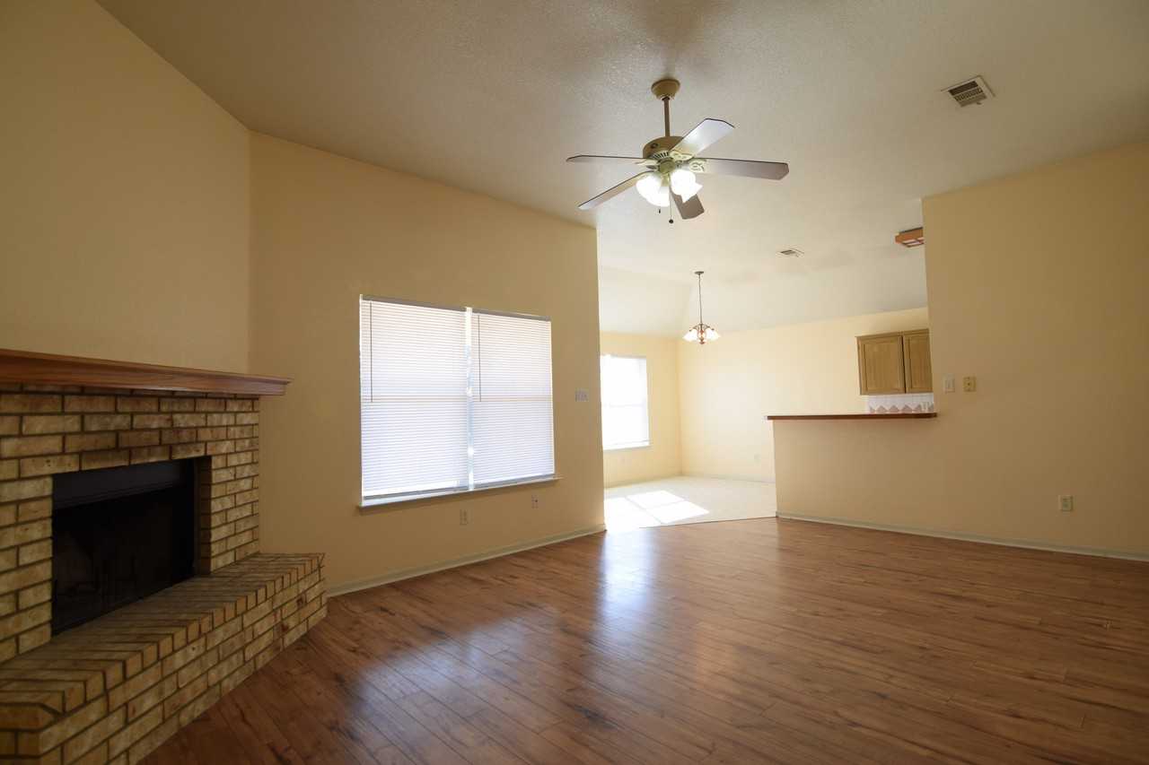 4041 Wells Dr - Photo 5 of 17