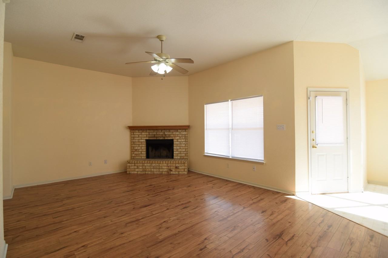 4041 Wells Dr - Photo 6 of 17