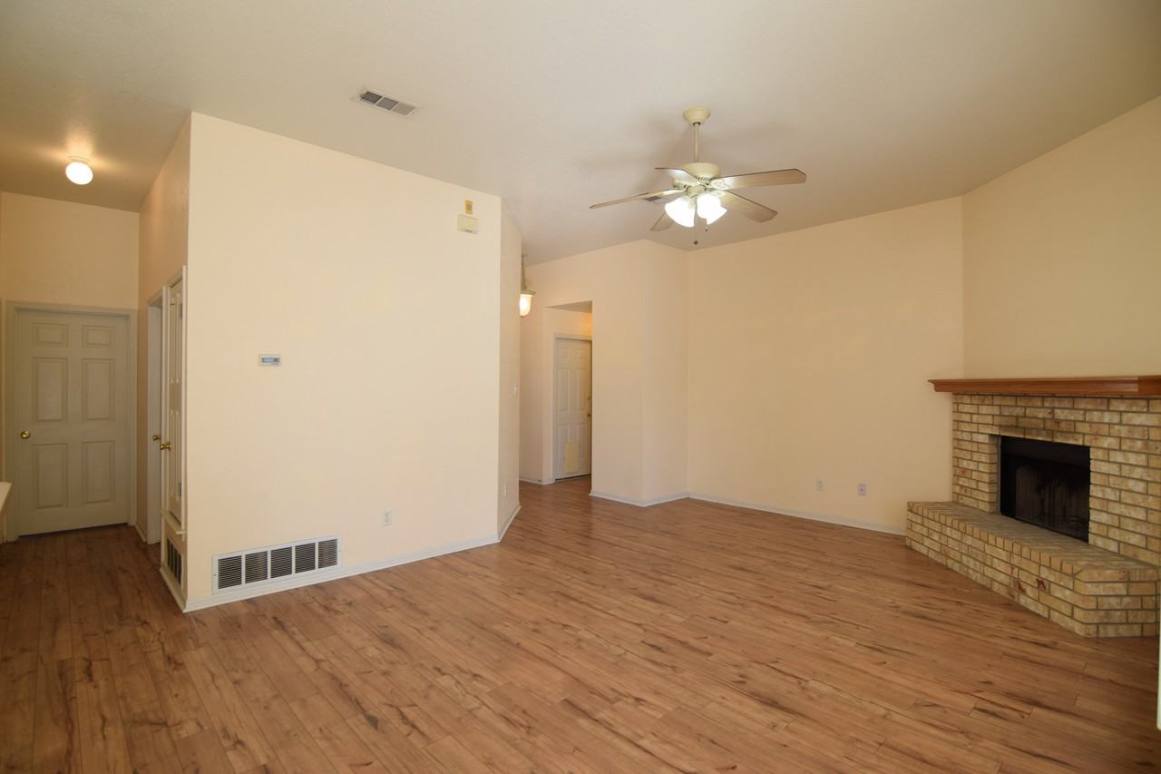 4041 Wells Dr - Photo 7 of 17