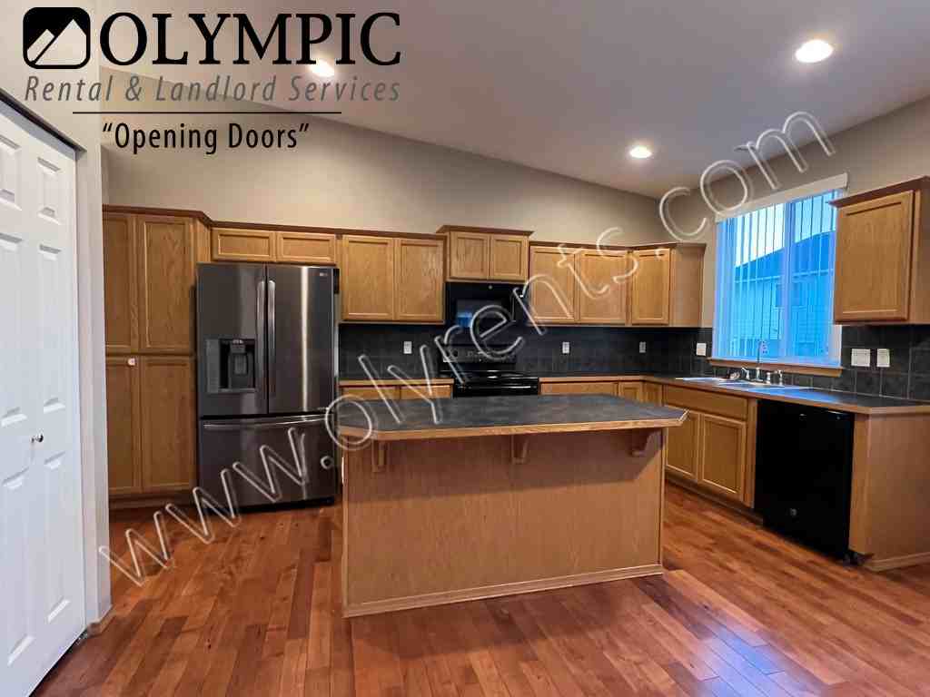 16419 Oakridge Ct Se - Photo 3 of 16