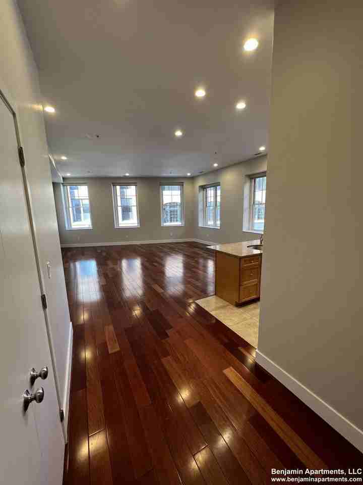 520 Harrison Ave #202A