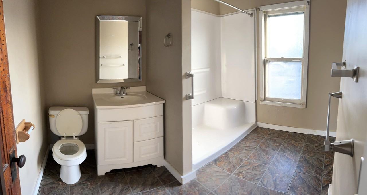 904 6th Ave #1 - Photo 5 of 7