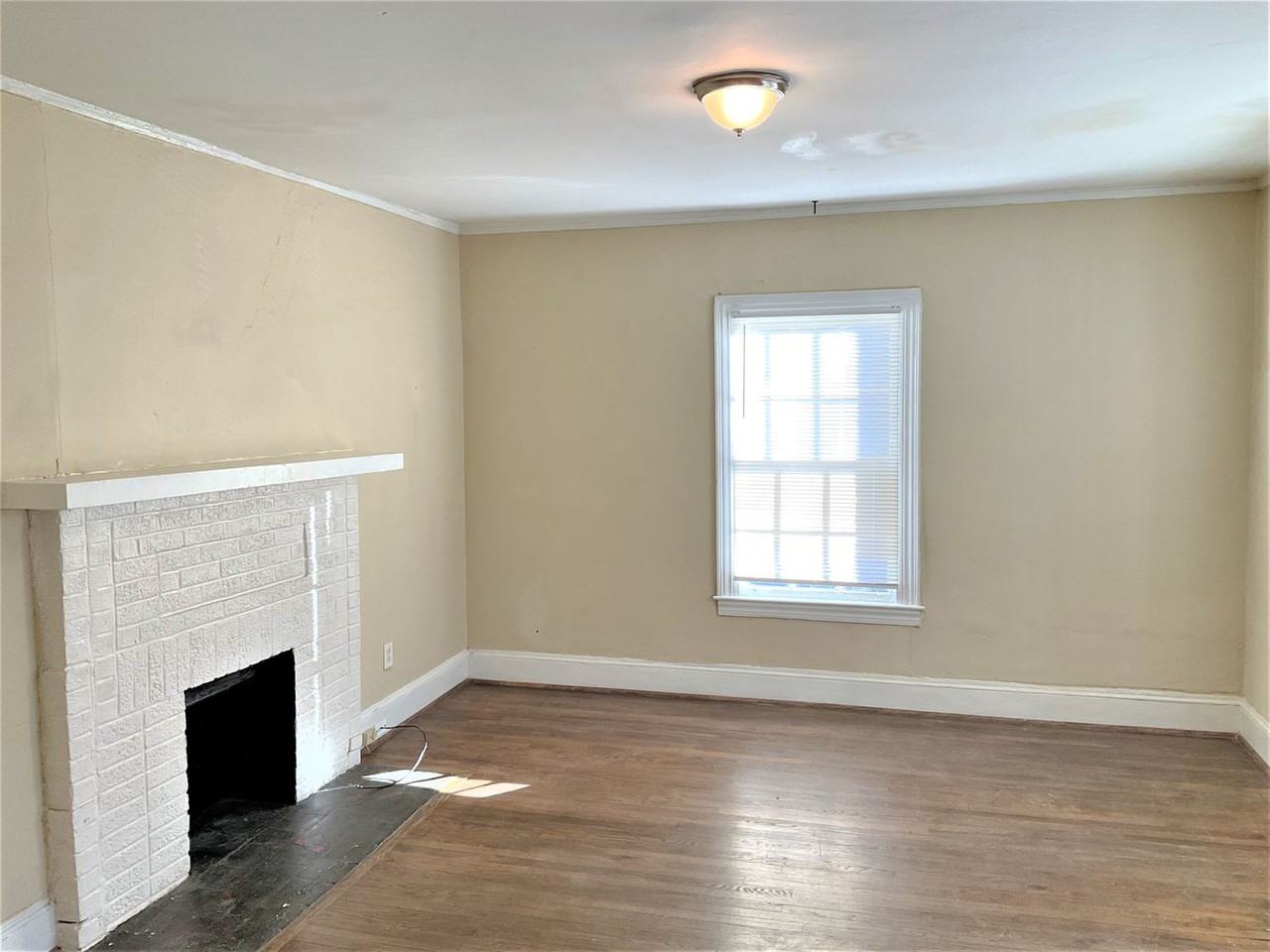 239 Mayson Ave Ne - Photo 2 of 11
