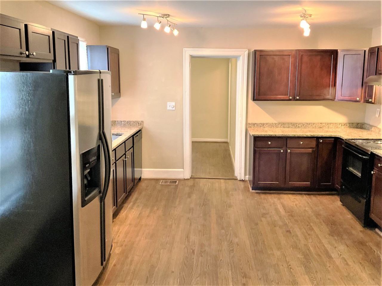 239 Mayson Ave Ne - Photo 3 of 11