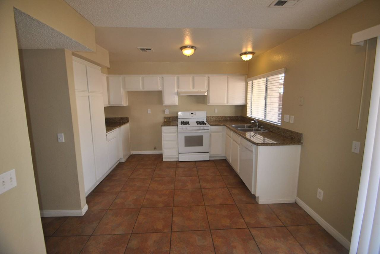 5025 Alta Dr - Photo 3 of 10