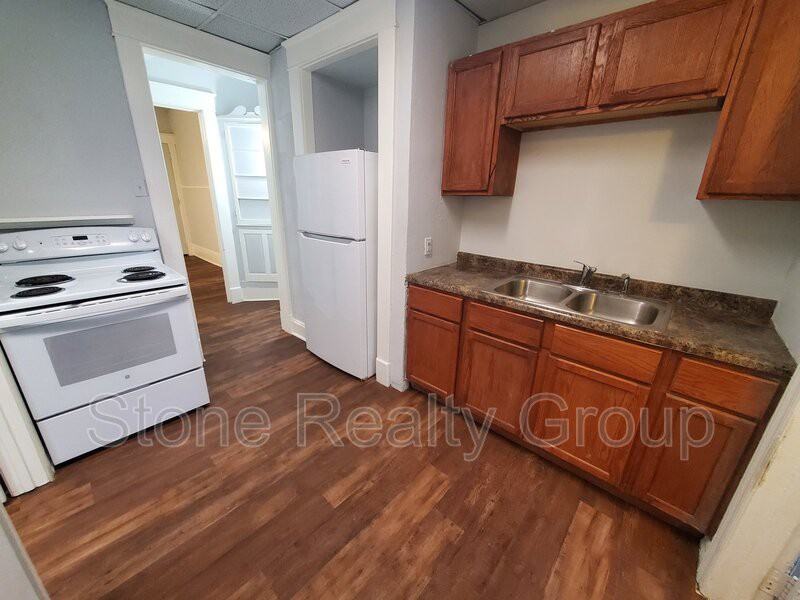 426 S 4th St - Photo 3 of 7