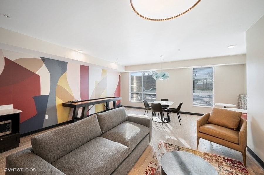 The Hollows - Photo 3 of 50