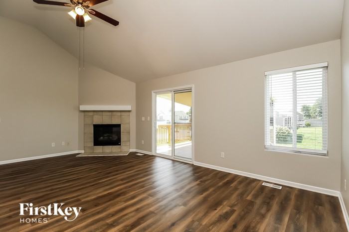 105 Lake Meadows Dr - Photo 3 of 15