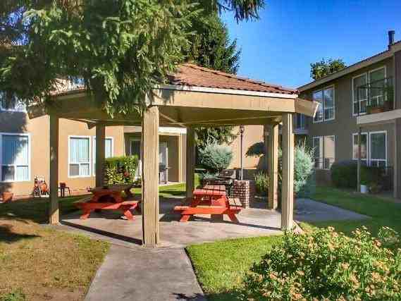 2000 Stevens Dr - Photo 3 of 17