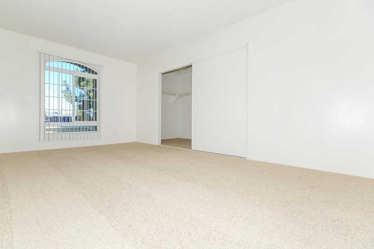2550 E Ward Ter - Photo 4 of 11