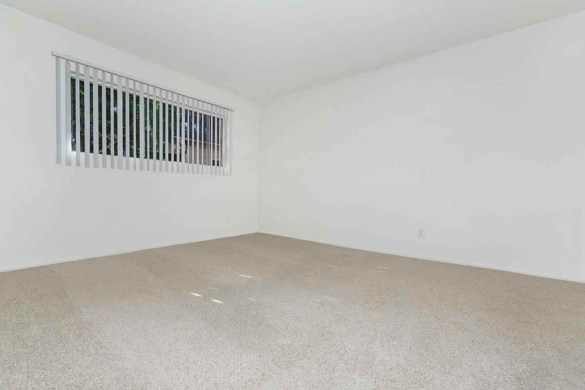 2550 E Ward Ter - Photo 4 of 12