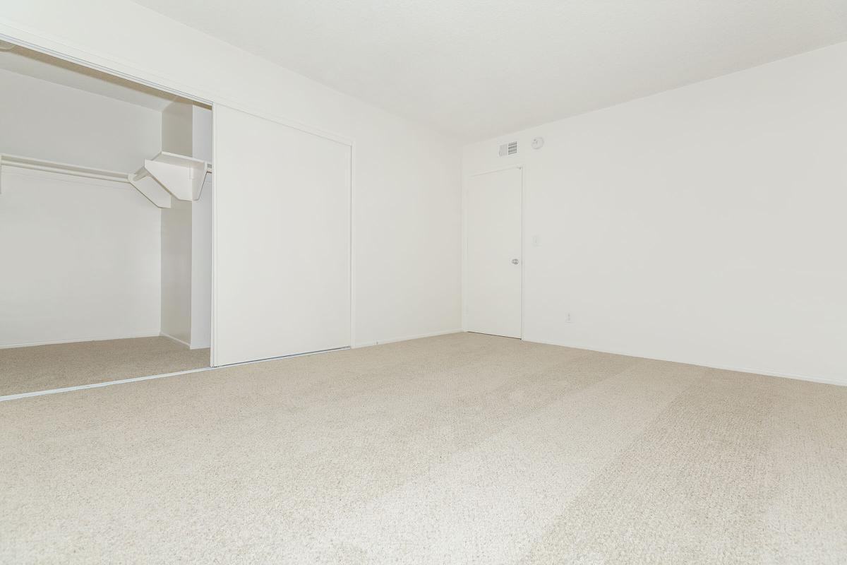 2550 E Ward Ter - Photo 6 of 24