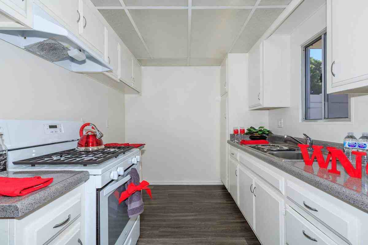 2550 E Ward Ter - Photo 2 of 11
