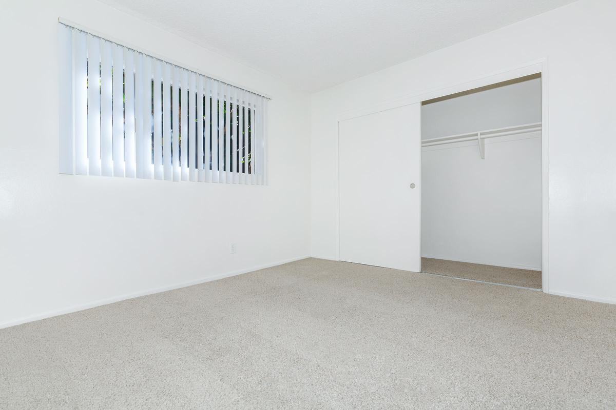 2550 E Ward Ter - Photo 3 of 24