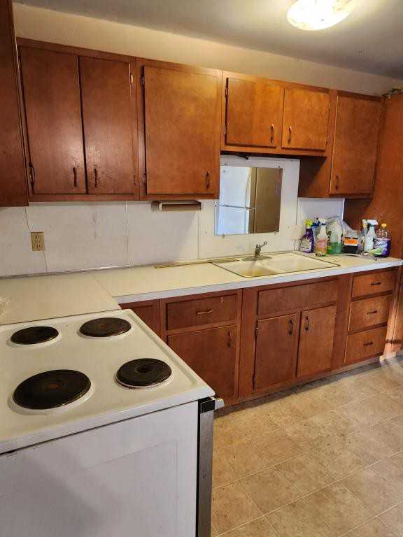 105 S Main St - Photo 2 of 6