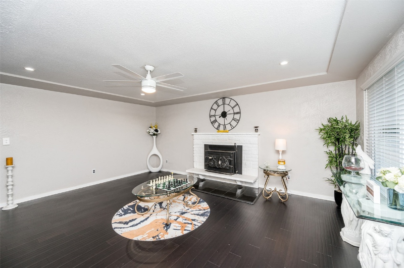 858 135th Street Court South - Photo 3 of 13