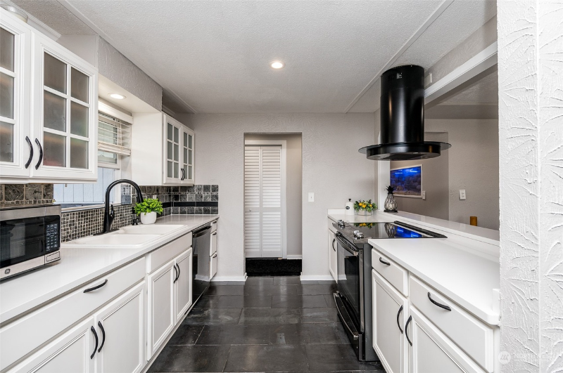 858 135th Street Court South - Photo 4 of 13