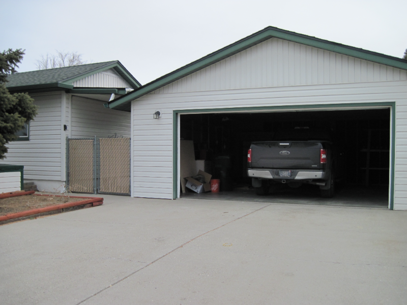 1746 Alderson Ave - Photo 3 of 19