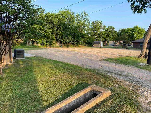 407 Market St W - Photo 3 of 16