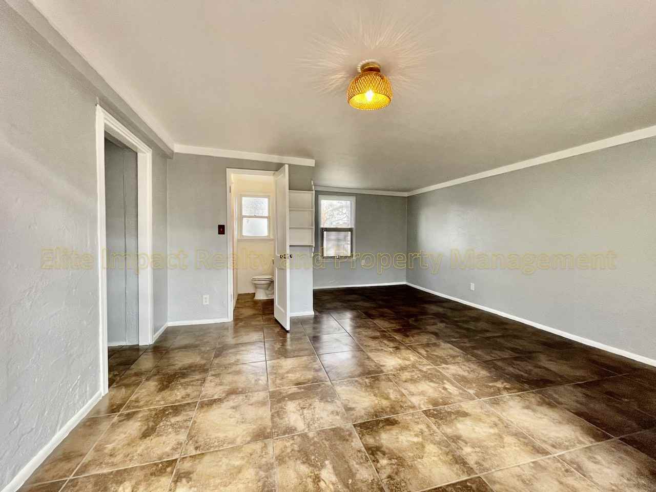 2548 E 3rd St #1 - Photo 4 of 17