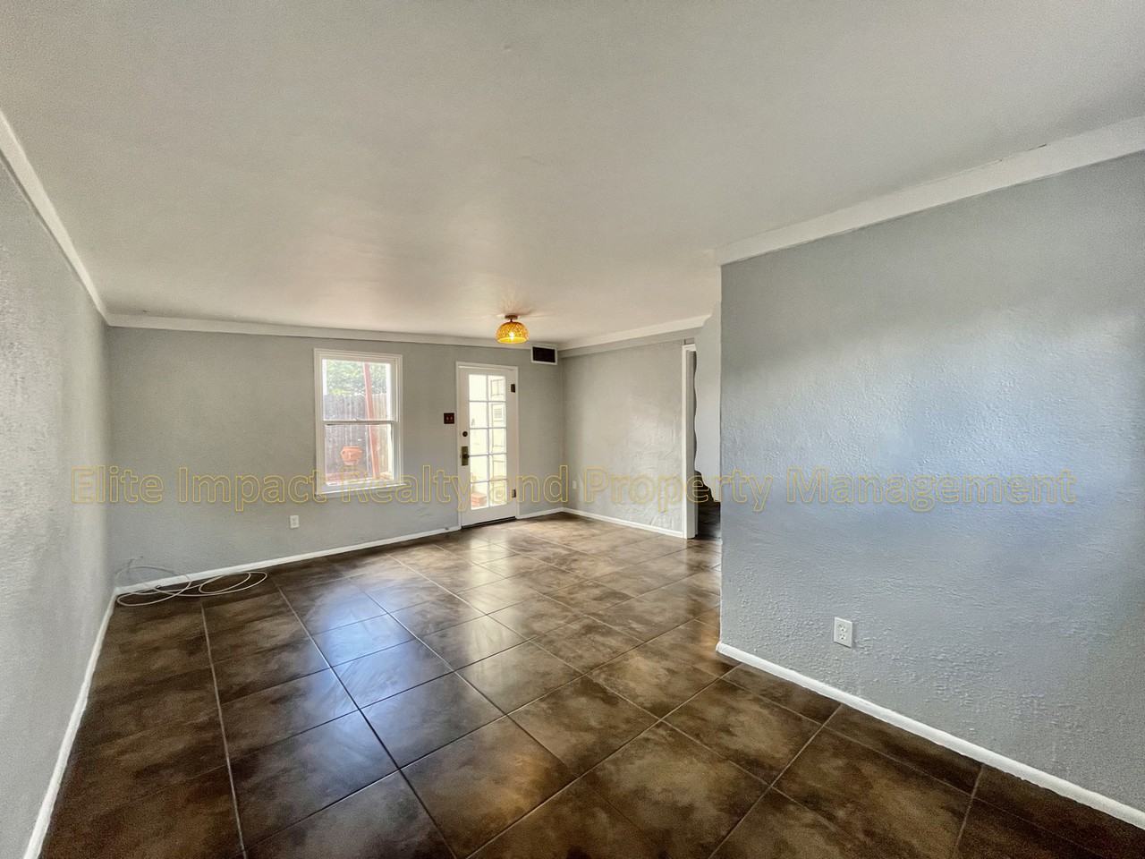 2548 E 3rd St #1 - Photo 5 of 17