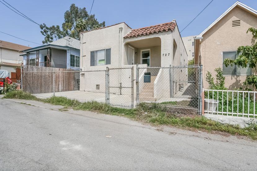 727 Coronel St - Photo 2 of 15