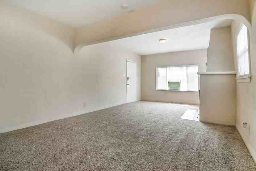 727 Coronel St - Photo 3 of 15