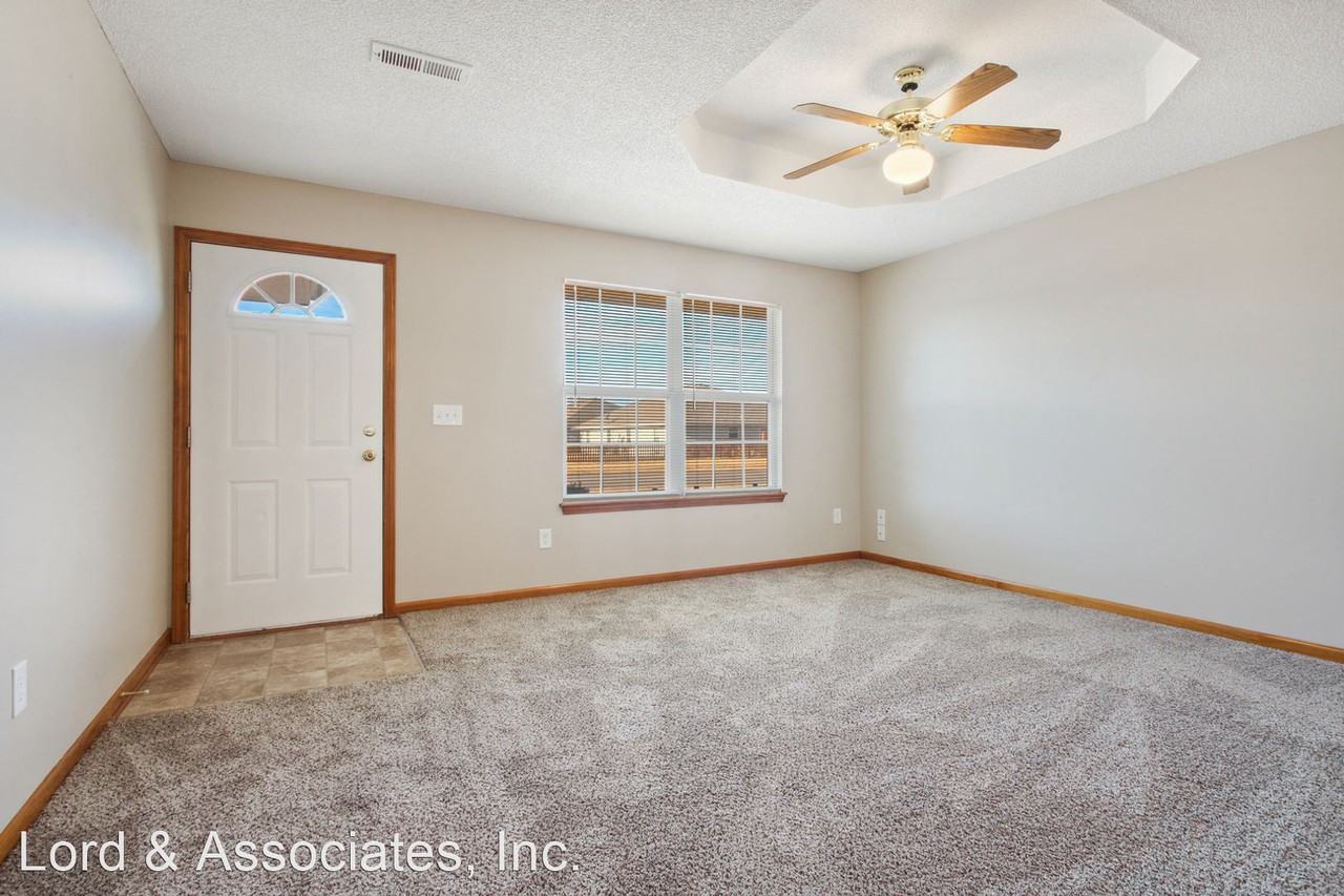 308-314 Lois Lane - Photo 3 of 15