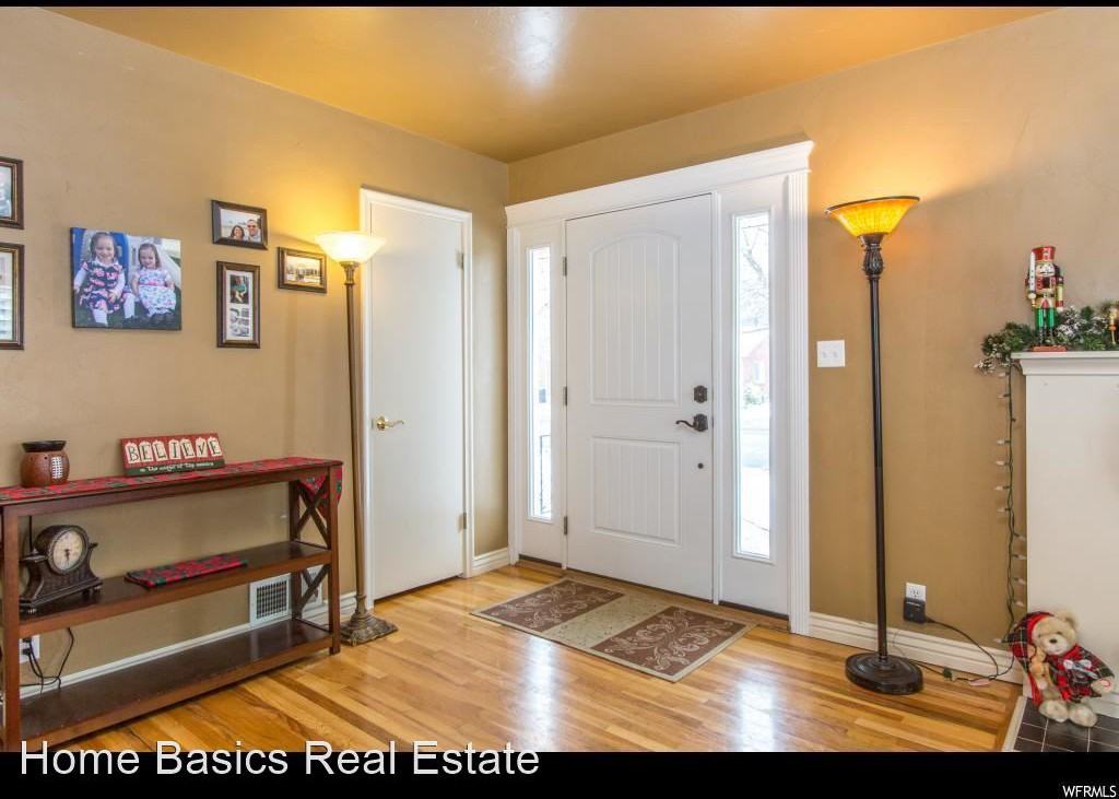 709 S 560 E - Photo 3 of 29