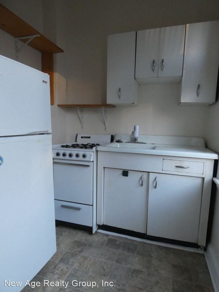 4338 Pine St apartments - Photo 3 of 7