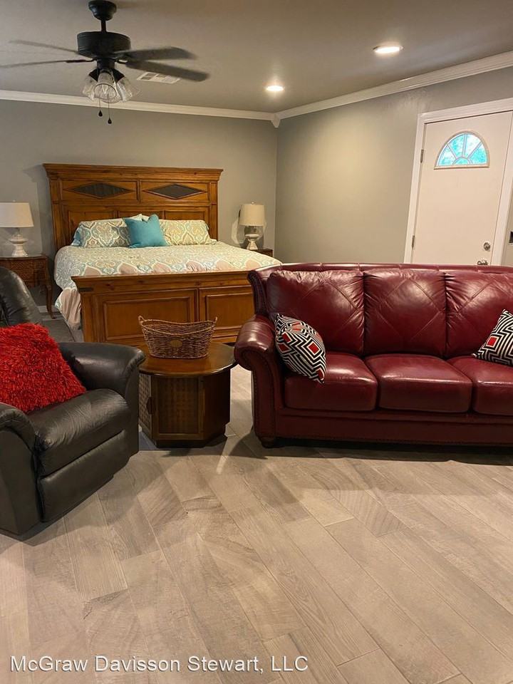 15831 15831 - Photo 2 of 12