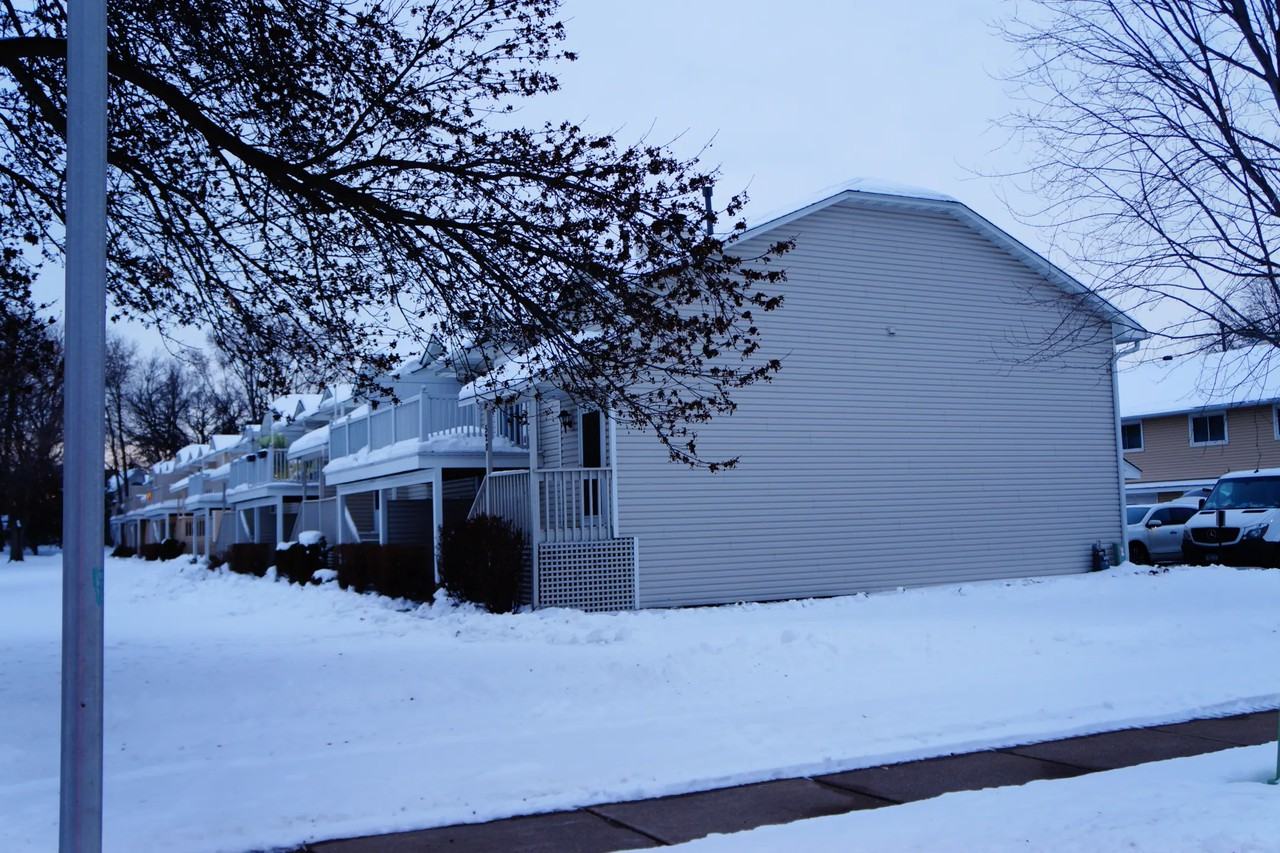 520 78th Ave Ne - Photo 2 of 10